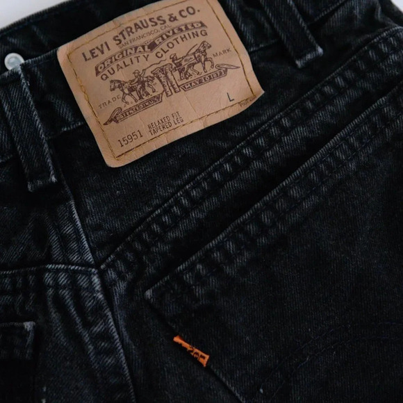 Vintage Levi's Orange Tag Distressed Relaxed Fit Cut Off Shorts Model 15951 10 - Picture 11 of 11